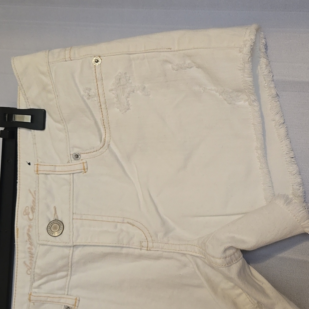 Women’s American Eagle White Denim Cutoff Shorts Sz 10 NWOT - Picture 2 of 7